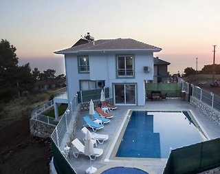 Fethiye Faralya'da Huzurlu Konumda, Özel Havuzlu, Lüks Villa - 2