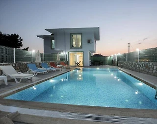 Fethiye Faralya'da Huzurlu Konumda, Özel Havuzlu, Lüks Villa - 1