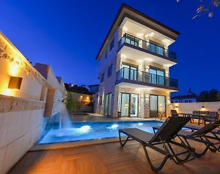 Antalya Demre'de Doğa İçerisinde, Deniz Manzaralı, Konforlu Villa - 1