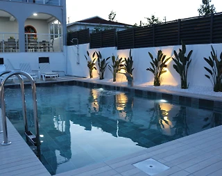 İzmir Urla'da Merkezi Konumda, Özel Havuzlu, Geniş Villa - 5