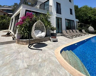 Marmaris Camiavlu'da Lüks Tasarımlı, Özel Havuzlu, Bahçeli Villa - 2