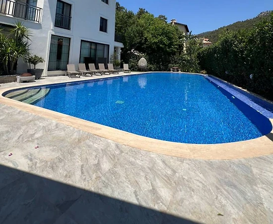 Marmaris Camiavlu'da Lüks Tasarımlı, Özel Havuzlu, Bahçeli Villa - 1