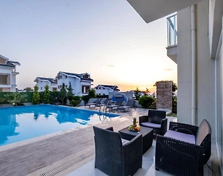 Fethiye Ölüdeniz'de Geniş Bahçeli, Özel Havuzlu, Kiralık Villa - 5