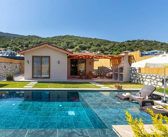 Kaş Sarıbelen'de Balayı Çiftlerine Uygun, Özel Havuzlu, Bahçeli Villa - 1