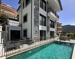 Marmaris Karşıyaka'da Geniş Ailelere Uygun Lüks Villa - 2