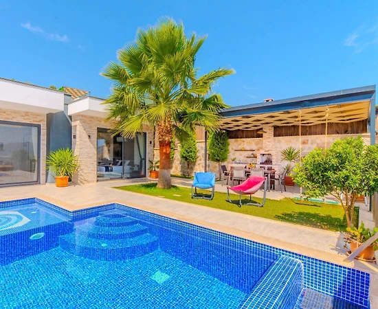 Kaş Çavdır'da Sakin Konumda, Özel Havuzlu, Lüks Villa - 1
