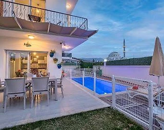 Fethiye Akarca'da Merkezi Konumda, Özel Havuzlu, Lüks Villa - 1