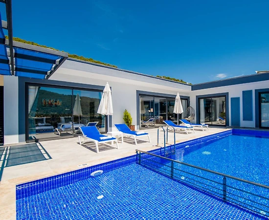 Kaş Sarıbelen'de Huzurlu Doğada, Isıtmalı Havuzlu, Modern Villa - 1