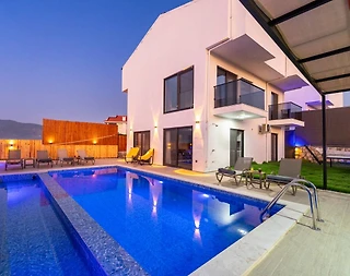 Muğla Seydikemer'de Modern Tasarımlı, Özel Havuzlu, Lüks Villa - 1