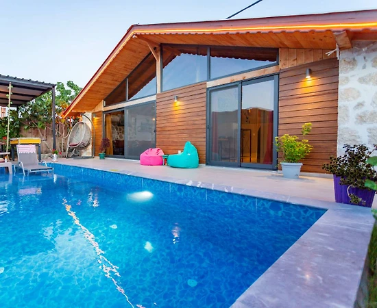 Kaş Sarıbelen'de Doğayla iç içe Konumda, Özel Havuzlu, Balayı Villası - 1