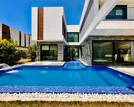 Aydın Kuşadası'nda Kalabalık Aileler İçin, Özel Havuzlu, Modern Villa - 2