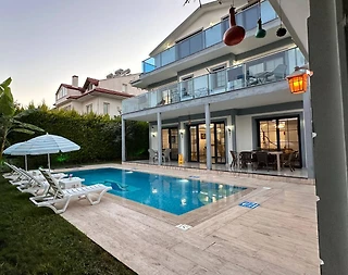 Muğla Fethiye'de Merkezi Konumda, Özel Havuzlu, Lüks Villa - 1