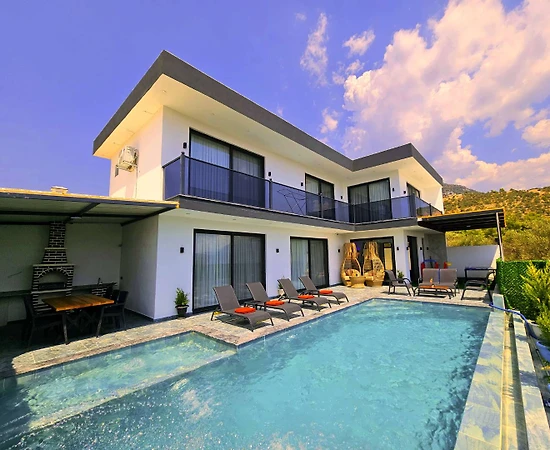 Kaş Çavdır'da Deniz Manzaralı, Açık ve Kapalı Havuzlu, Konforlu Villa - 1