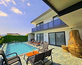 Kaş Çavdır'da Deniz Manzaralı, Açık ve Kapalı Havuzlu, Konforlu Villa - 2