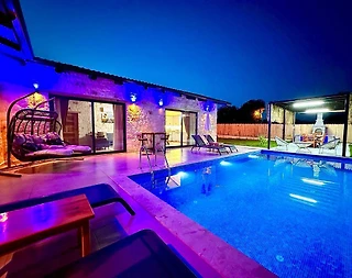 Kaş Uğrar'da Enfes Doğada, Özel Havuzlu, Jakuzili Villa - 1