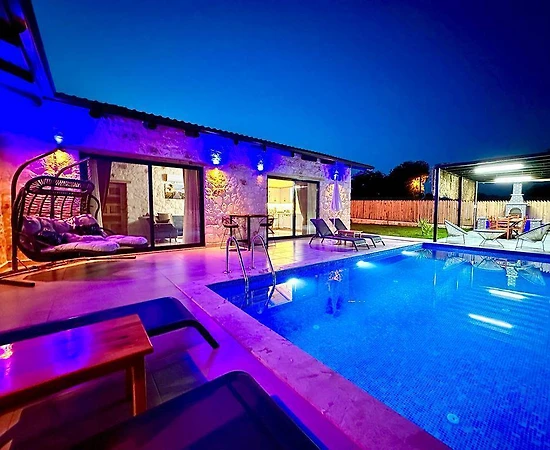 Kaş Uğrar'da Enfes Doğada, Özel Havuzlu, Jakuzili Villa - 1