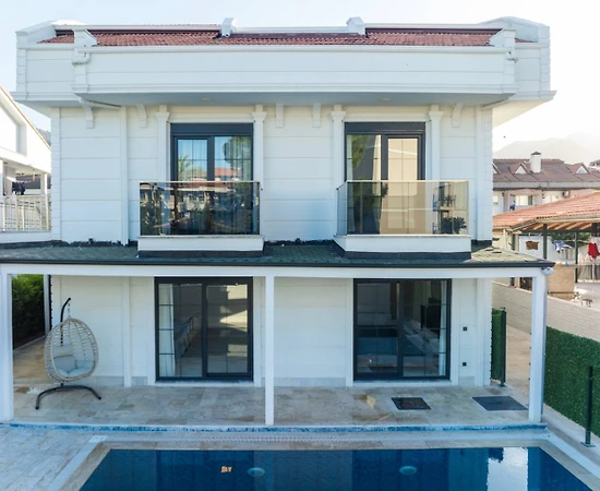 Marmaris İçmeler'de Merkezi Konumda, Özel Havuzlu, Plaja Yakın Villa - 1