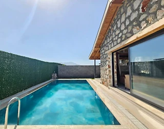Muğla Seydikemer'de Şehirden Uzak Konumda, Özel Havuzlu, Şık Villa - 1