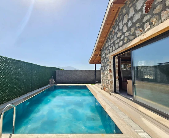 Muğla Seydikemer'de Şehirden Uzak Konumda, Özel Havuzlu, Kiralık Villa - 1