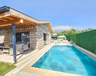 Muğla Seydikemer'de Şehirden Uzak Konumda, Özel Havuzlu, Şık Villa - 3