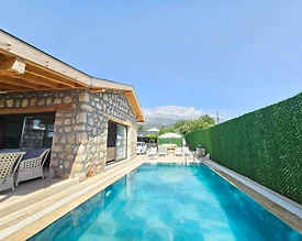 Muğla Seydikemer'de Şehirden Uzak Konumda, Özel Havuzlu, Kiralık Villa - 2