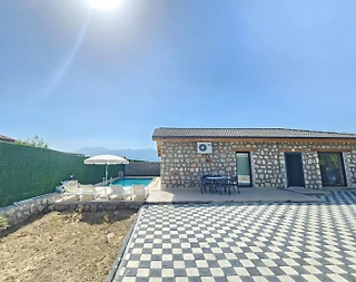 Muğla Seydikemer'de Şehirden Uzak Konumda, Özel Havuzlu, Şık Villa - 4