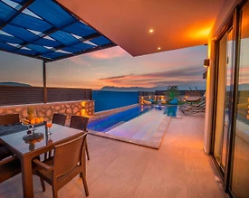 Kaş Yeşilköy'de Geniş Alanlara Sahip, Özel Havuzlu, Kiralık Villa - 3