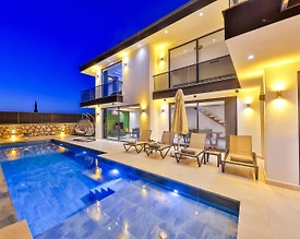 Kaş Yeşilköy'de Geniş Bahçeli, Özel Havuzlu, Kiralık Villa  - 2