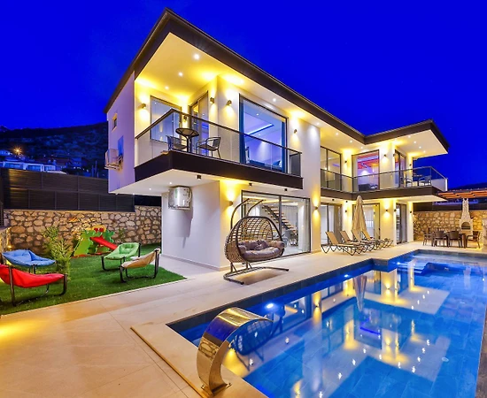 Kaş Yeşilköy'de Geniş Bahçeli, Özel Havuzlu, Kiralık Villa  - 1
