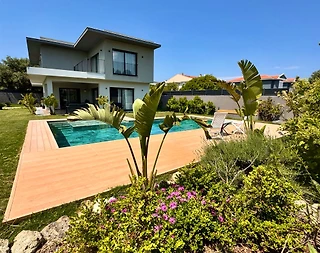 Çeşme Ilıca'da Merkezi Konumda, Özel Havuzlu, Geniş Bahçeli Villa - 3