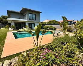 Çeşme Ilıca'da Merkezi Konumda, Özel Havuzlu, Geniş Bahçeli Villa - 3