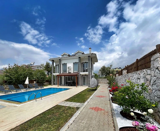 Fethiye Ölüdeniz'de Nezih Konumda, Özel Havuzlu, Konforlu Villa - 1