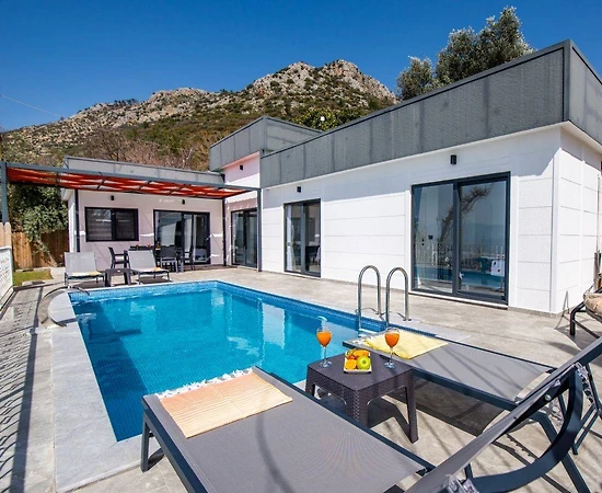 Kaş Üzümlü'de Muhteşem Doğada, Özel Havuzlu, Huzurlu Villa - 1