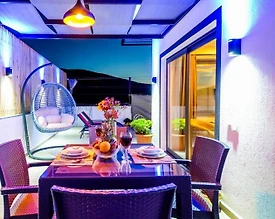 Kaş Bezirgan'da Doğa Manzaralı, Isıtmalı Havuzlu, Konforlu Villa - 2