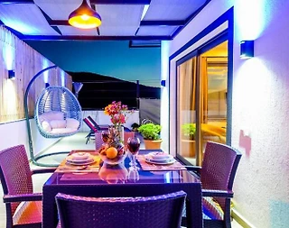 Kaş Bezirgan'da Doğa Manzaralı, Isıtmalı Havuzlu, Konforlu Villa - 2