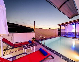 Kaş Bezirgan'da Doğa Manzaralı, Isıtmalı Havuzlu, Konforlu Villa - 5