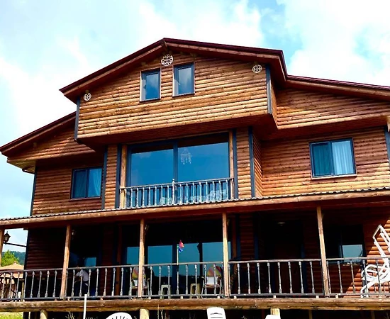 Yalova Armutlu'da Otantik Mimarili, Isıtmalı Havuzlu, Kiralık Villa - 1