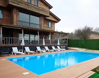 Yalova Armutlu'da Otantik Mimarili, Isıtmalı Havuzlu, Kiralık Villa - 1