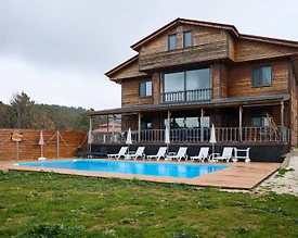 Yalova Armutlu'da Otantik Mimarili, Isıtmalı Havuzlu, Kiralık Villa - 3