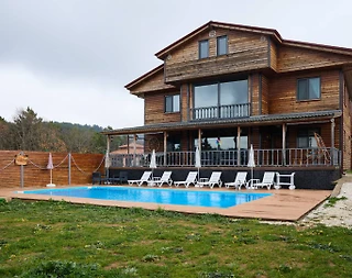 Yalova Armutlu'da Otantik Mimarili, Isıtmalı Havuzlu, Kiralık Villa - 3