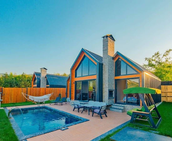 Sapanca Güldibi'nde Sakin Doğada, Isıtmalı Havuzlu, Lüks Bungalov - 1