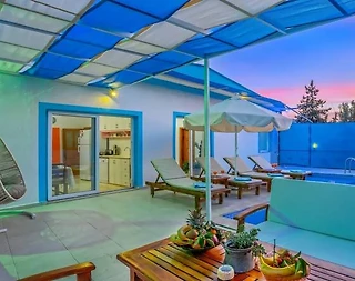 Kaş Yeşilköy'de Doğa İçerisinde, Korunaklı Özel Havuzlu, Modern Villa - 3