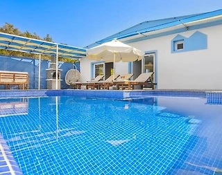 Kaş Yeşilköy'de Doğa İçerisinde, Korunaklı Özel Havuzlu, Modern Villa - 1