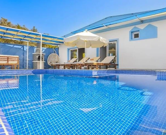 Kaş Yeşilköy'de Doğa İçerisinde, Korunaklı Özel Havuzlu, Modern Villa - 1