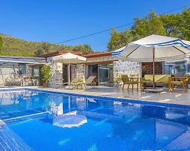Kaş Yeşilköy'de Yeşillikler İçerisinde, Özel Havuzlu, Konforlu Villa - 3