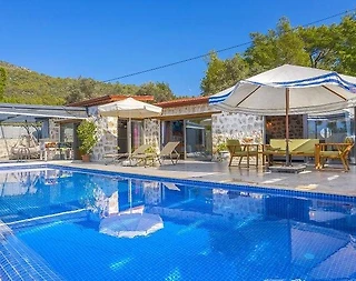 Kaş Yeşilköy'de Yeşillikler İçerisinde, Özel Havuzlu, Konforlu Villa - 3